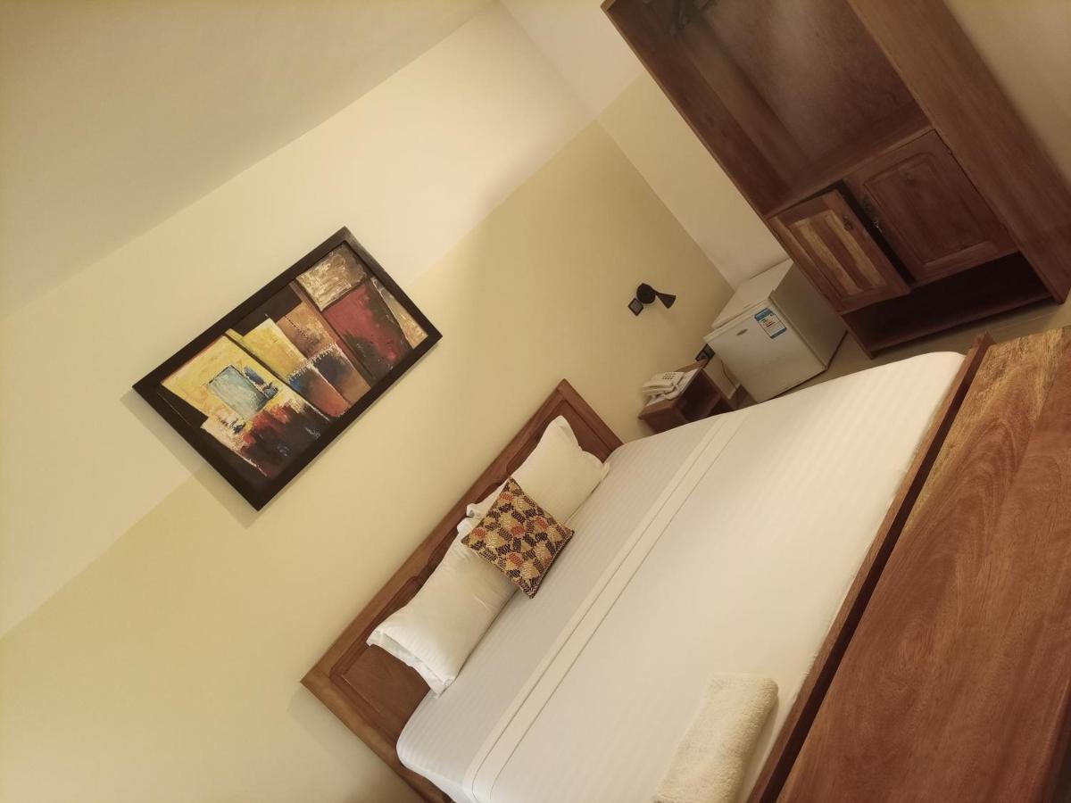 Elogia Hotel Ломе Экстерьер фото